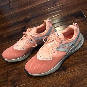 Women’s Under Armour charged breathe tennis shoes